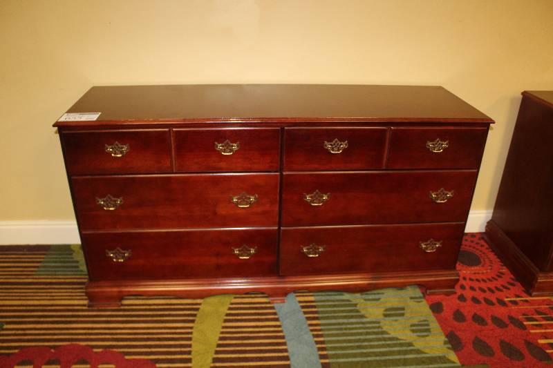 lot 655 image: 6-Drawer Dresser