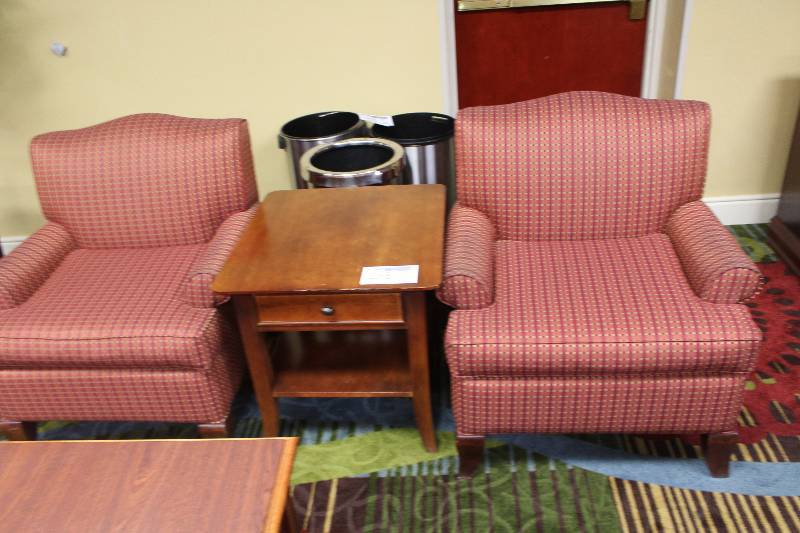 lot 698 image: Lot of (3) Furniture Including 1) End Table AND 2) Den Chairs