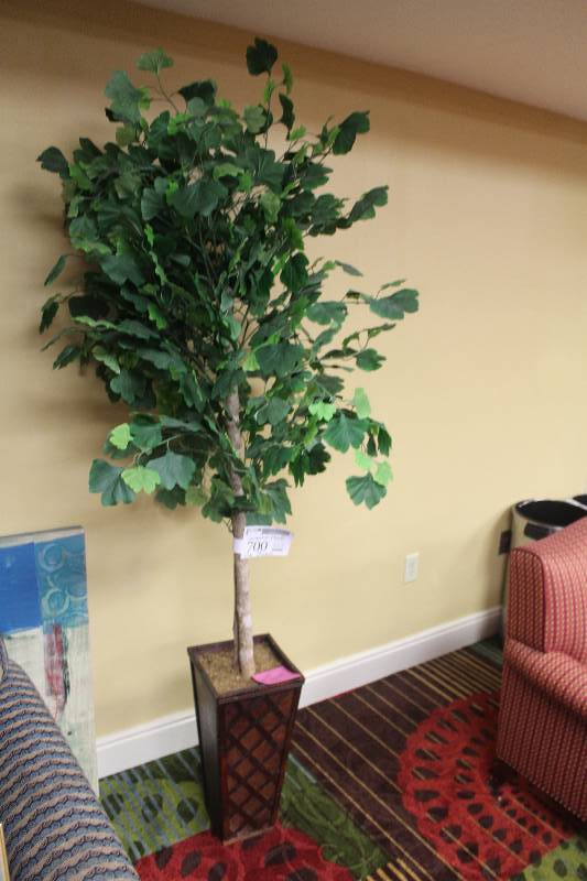 lot 700 image: Decorative Tree