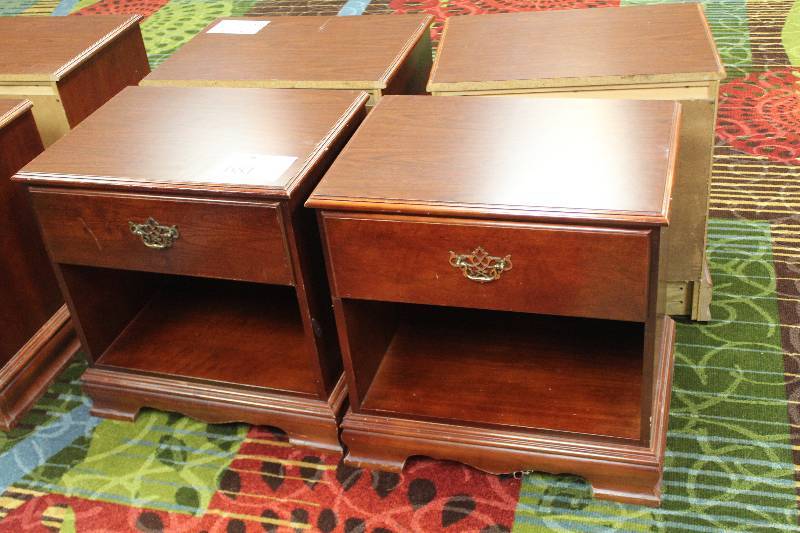 lot 681 image: Lot of (2) Night Stands