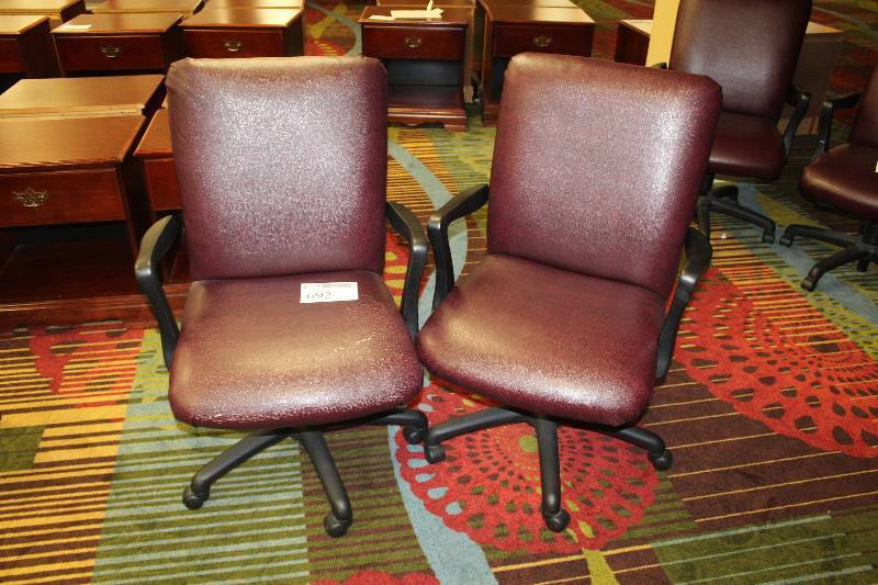 lot 692 image: Lot of (2) Brown Rolling Padded Office Chairs