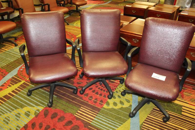 lot 691 image: Lot of (3) Brown Rolling Padded Office Chairs