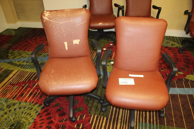 lot 690 image: Lot of (2) Tan Rolling Padded Office Chairs