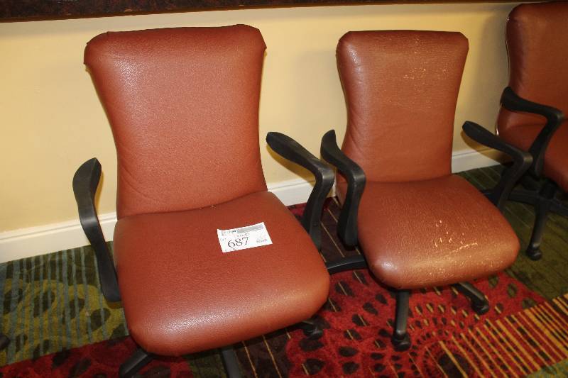 lot 687 image: Lot of (2) Tan Rolling Padded Office Chairs