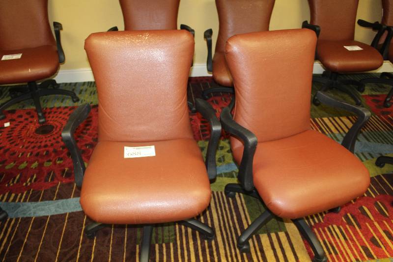 lot 688 image: Lot of (2) Tan Rolling Padded Office Chairs
