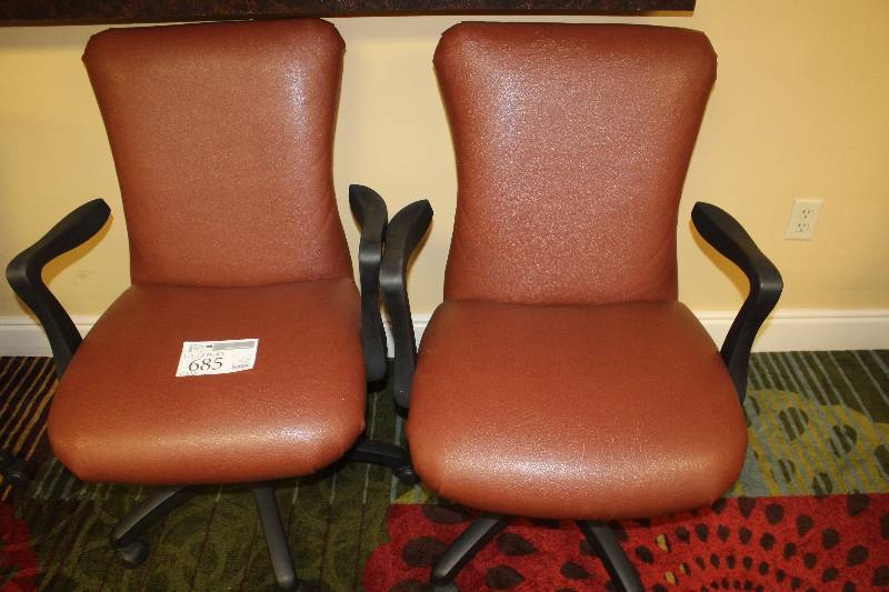 lot 685 image: Lot of (2) Tan Rolling Padded Office Chairs