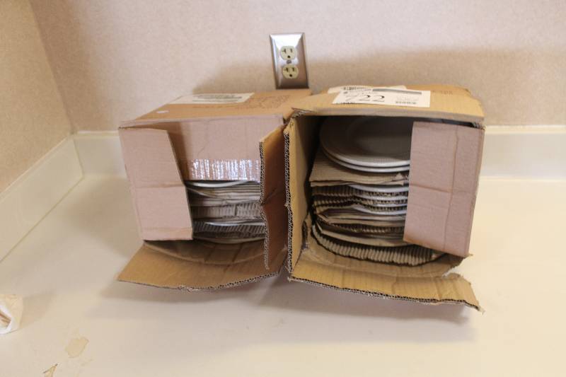 lot 722 image: Lot of (2) Boxes of World Tableware Endurance 10.25in. Plates