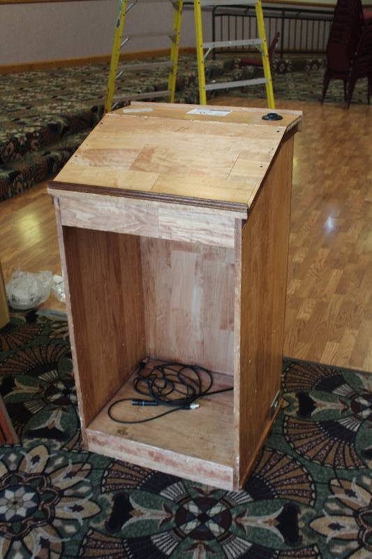 lot 767 image: Wood Speaker Podium