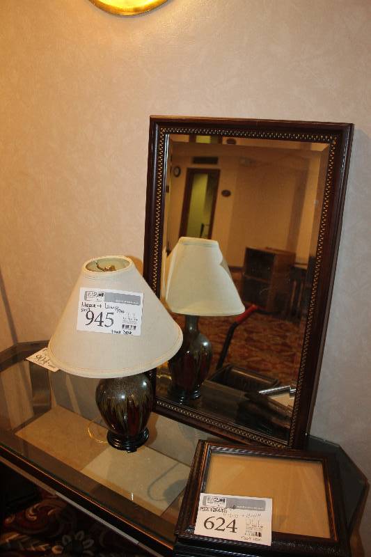 lot 945 image: Framed Wall Mirror & Table Lamp