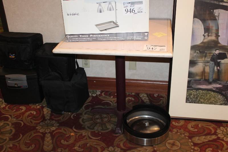 lot 947 image: Table