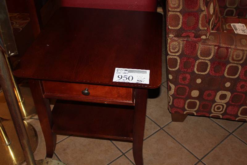 lot 950 image: End Table