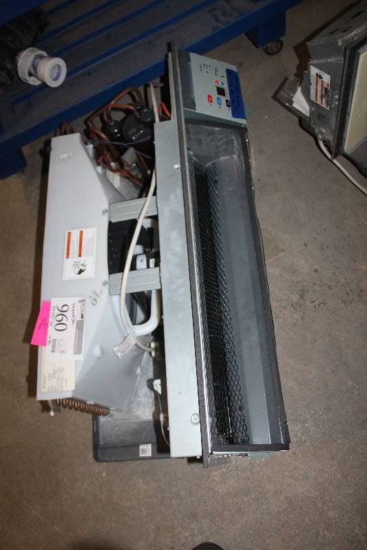 lot 960 image: Amana Heating & Air Conditioning Unit
