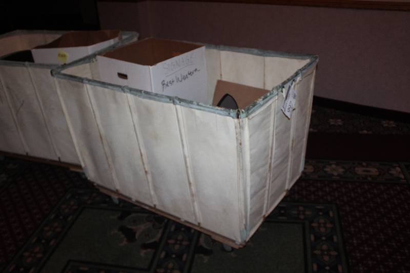 lot 997 image: Laundry Cart & Contents