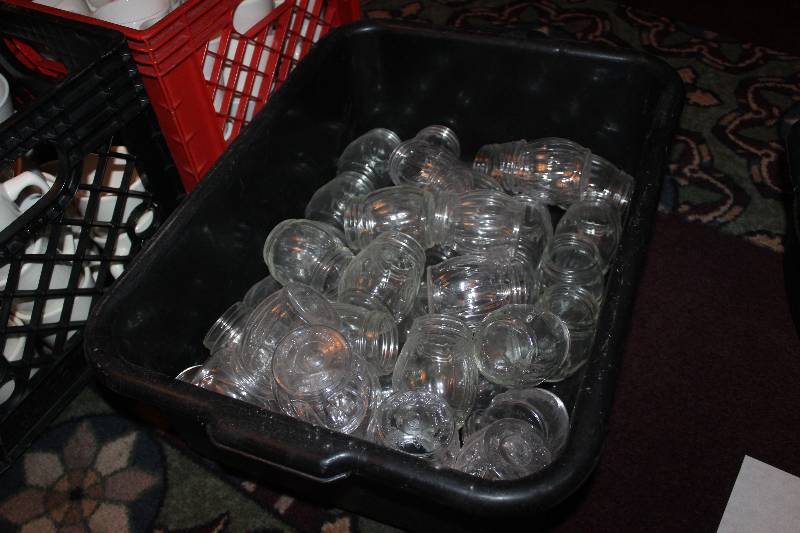 lot 991 image: Bin Lot of Condiment Containers