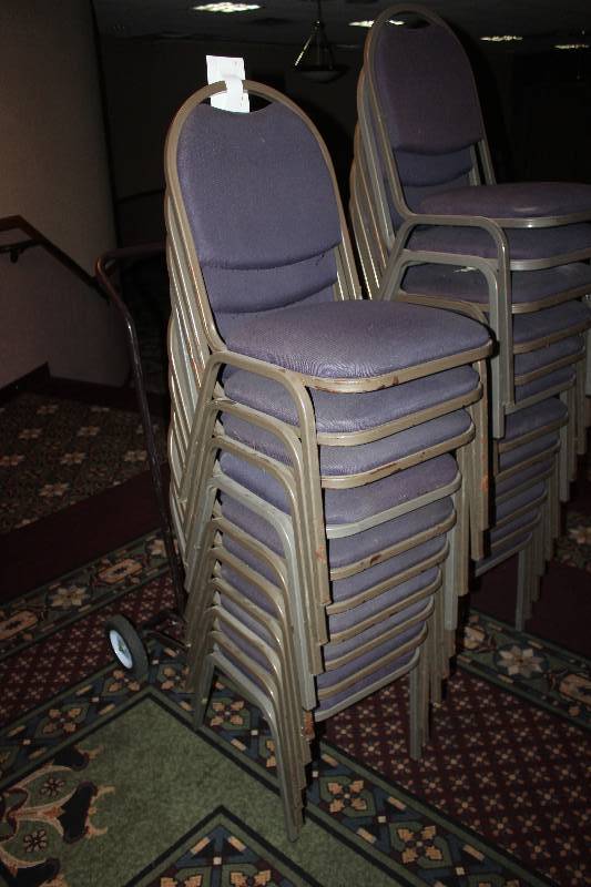lot 986 image: Lot of (10) Stacking Chairs