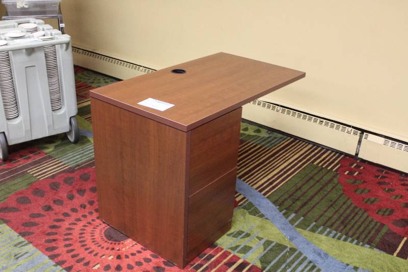 lot 1060 image: Computer Desk