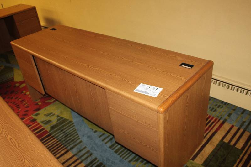 lot 1057 image: Office Desk