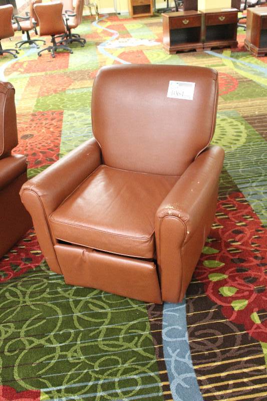 lot 1064 image: Recliner