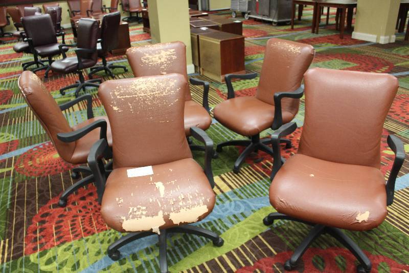 lot 1056 image: Lot of (5) Office Chairs