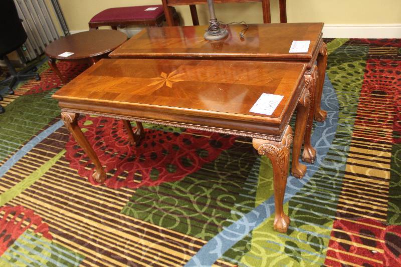lot 1067 image: Sofa Table