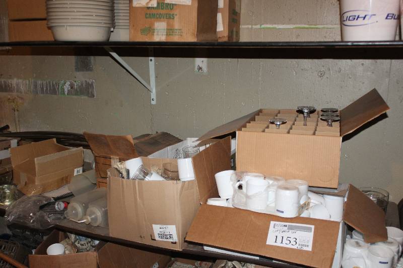 lot 1153 image: Shelf Lot of Cups, Glassware