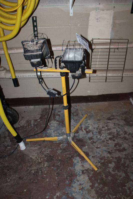 lot 1140 image: Portable Work Light
