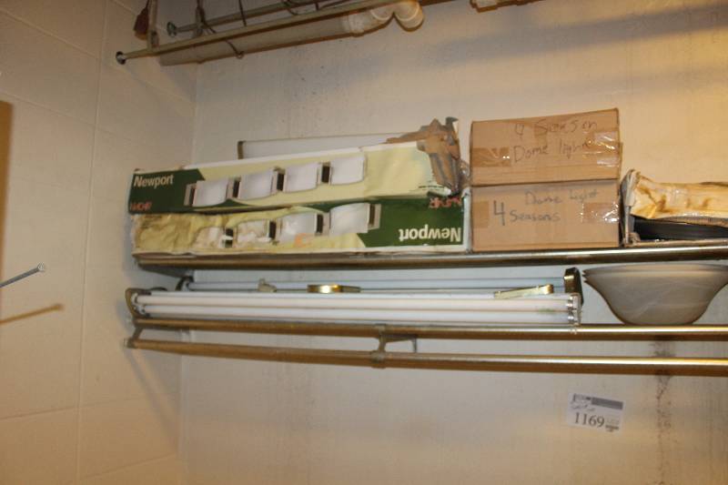 lot 1169 image: Shelf Lot of Lighting
