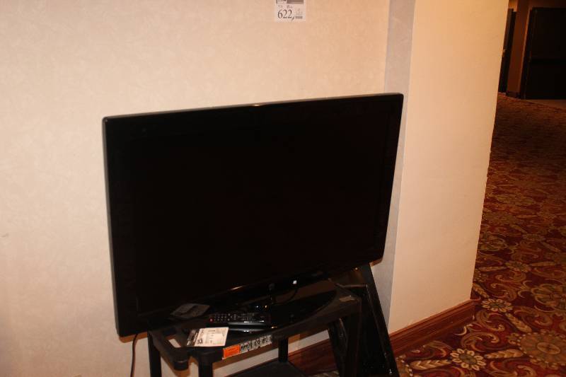 lot 622 image: Westinghouse 38in. Flat Screen TV