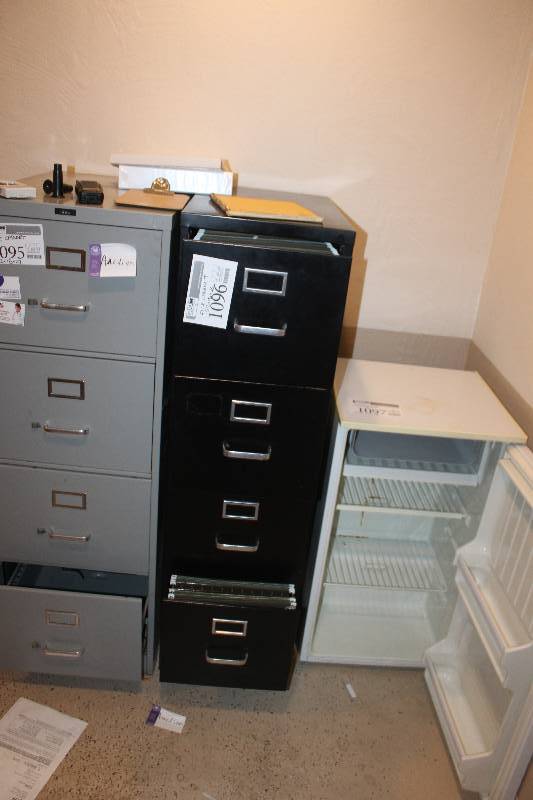 lot 1096 image: 4-Drawer Metal File Cabinet