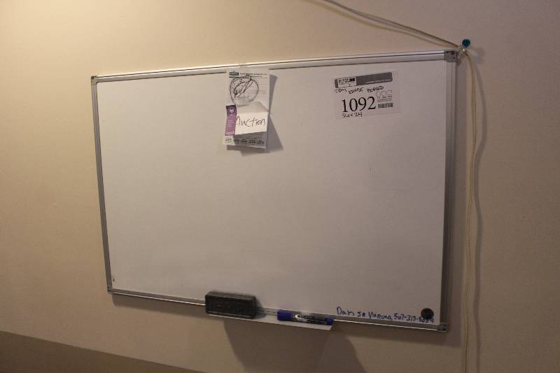 lot 1092 image: Dry Erase Board