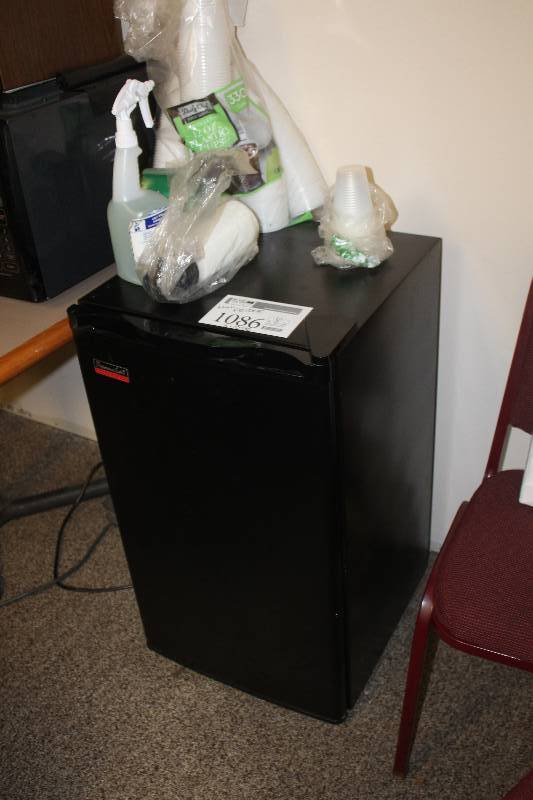lot 1086 image: Professional Series Mini Refrigerator