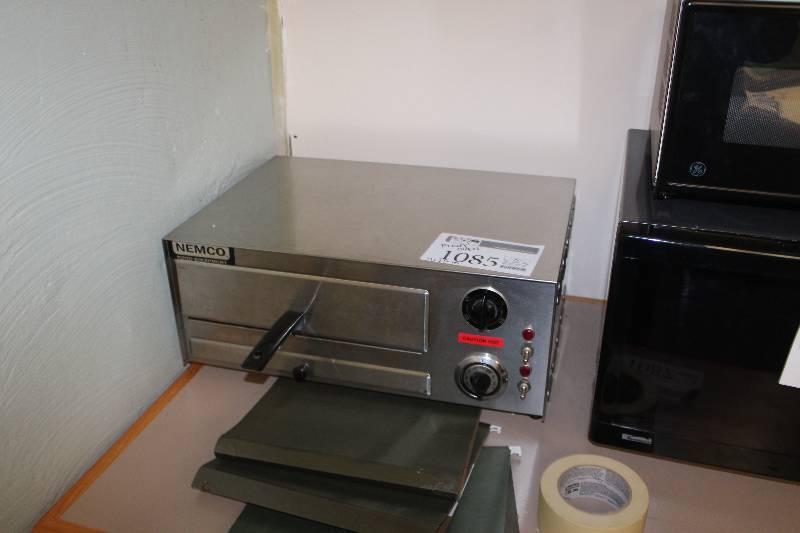 lot 1085 image: Nemco Pizza Oven