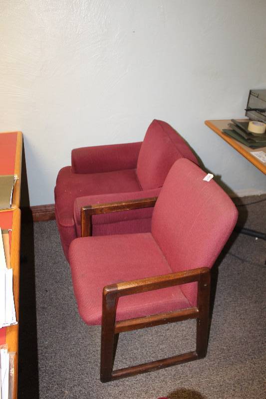 lot 1082 image: Lot of (3) Chairs