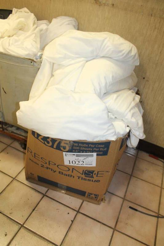 lot 1022 image: Box Lot of Linens