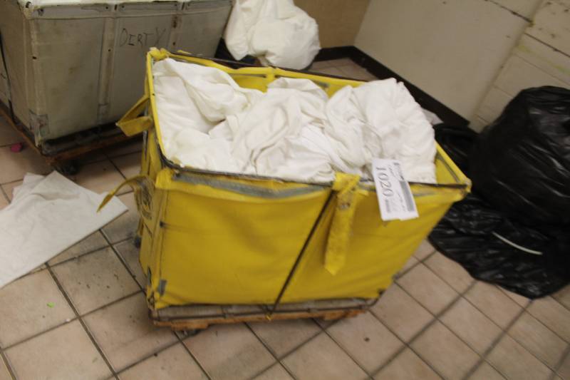 lot 1020 image: 4-Wheel Laundry Cart