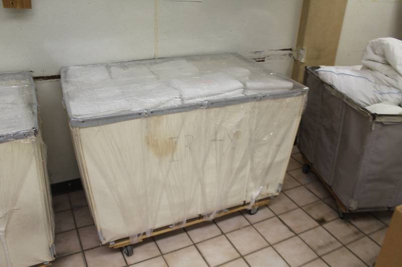 lot 1035 image: 4-Wheel Laundry Cart