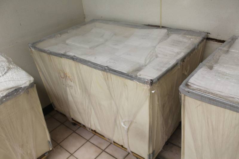lot 1034 image: 4-Wheel Laundry Cart