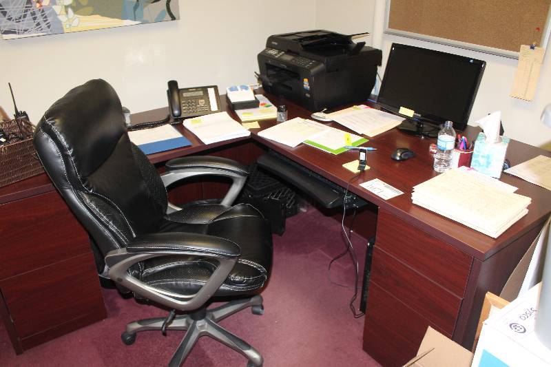 lot 1071 image: Desk with Left Hand Return, Contents ARE NOT INCLUDED