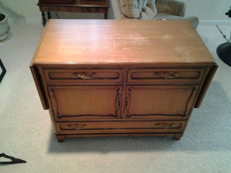 lot 3 image: R-Way Buffet Server On Casters