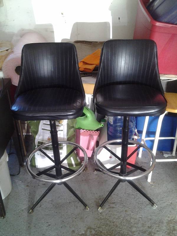 lot 6 image: 2-Black Swivel Bar Stools