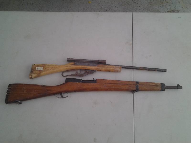 lot 10 image: 2-Toy Rifles By Parris Guns