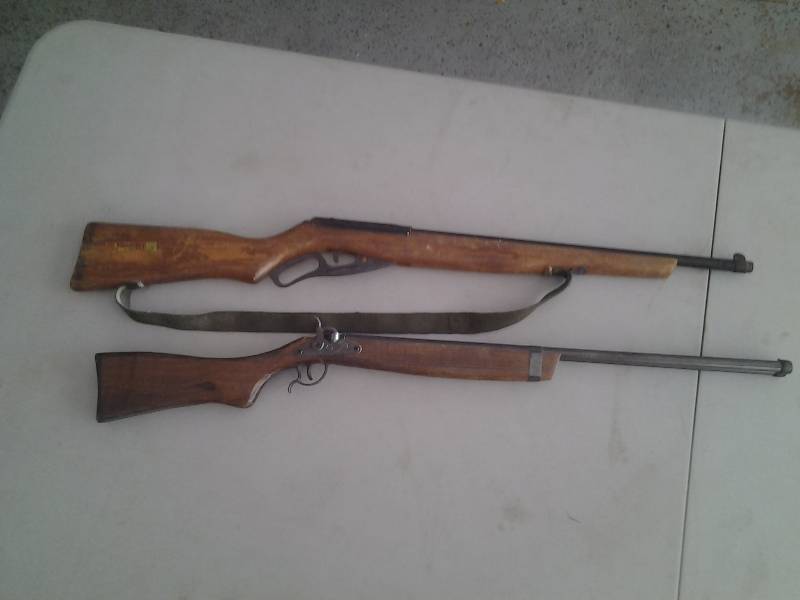 lot 11 image: 2-Toy Rifles By Parris Guns