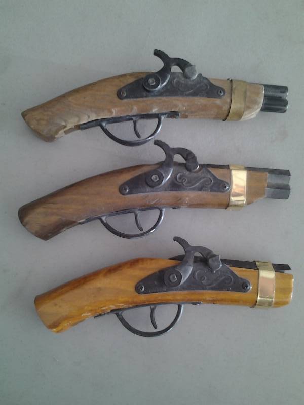 lot 13 image: 3-Toy Pistols By Parris Guns