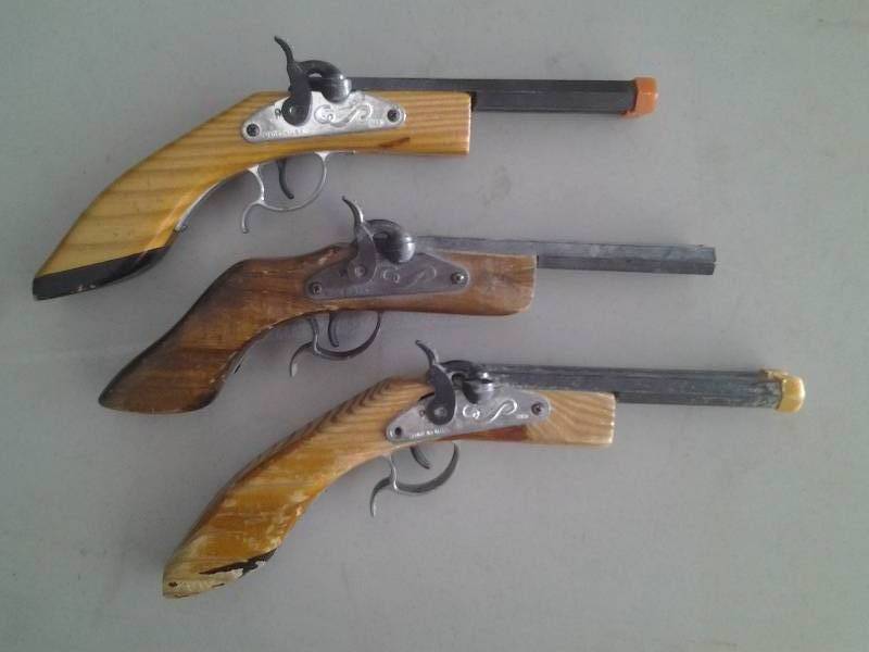 lot 14 image: 3-Toy Pistols By Parris Guns