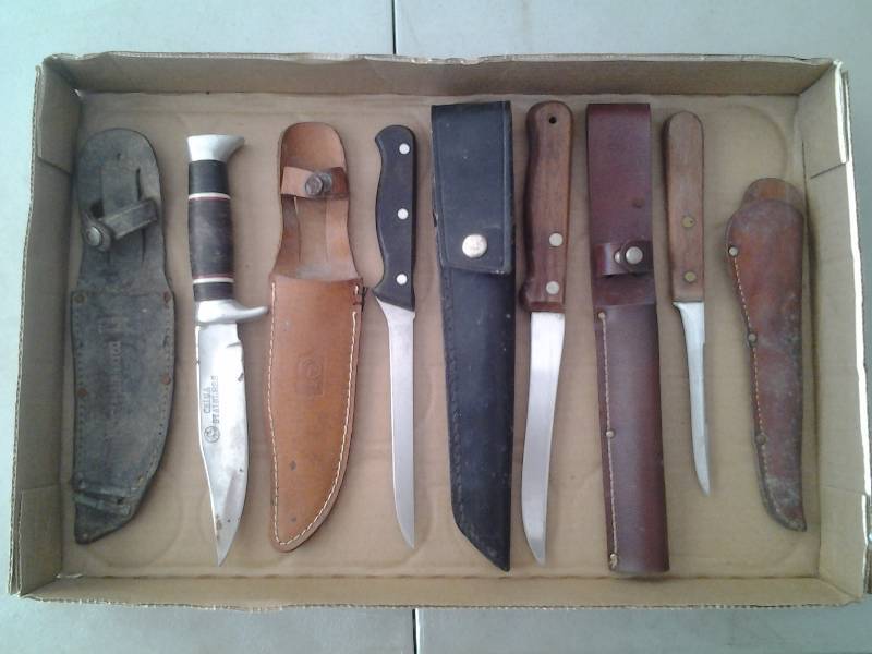 lot 18 image: 4-Knives, 5-Sheaths