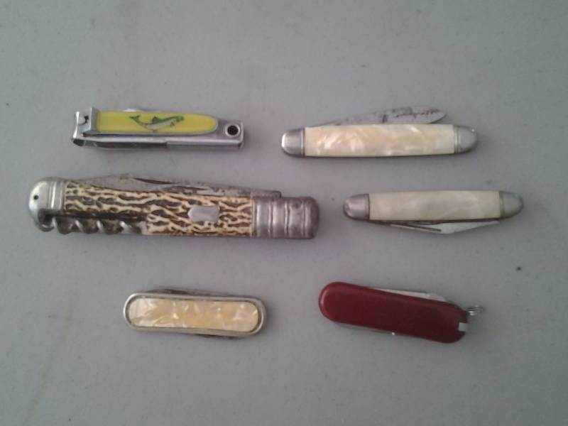 lot 23 image: 6-Pocket Jack Knives