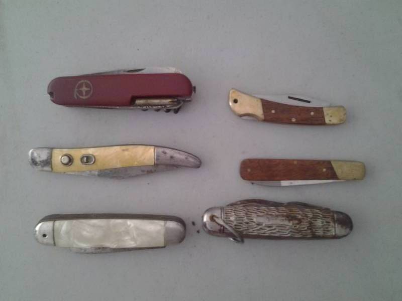 lot 24 image: 6-Pocket Jack Knives (1-Switchblade)