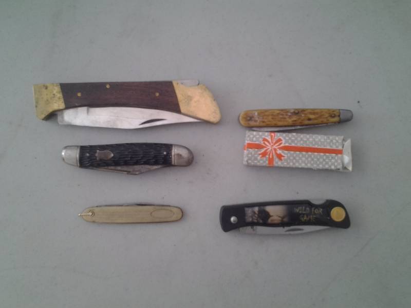 lot 31 image: 6-Pocket Jack Knives