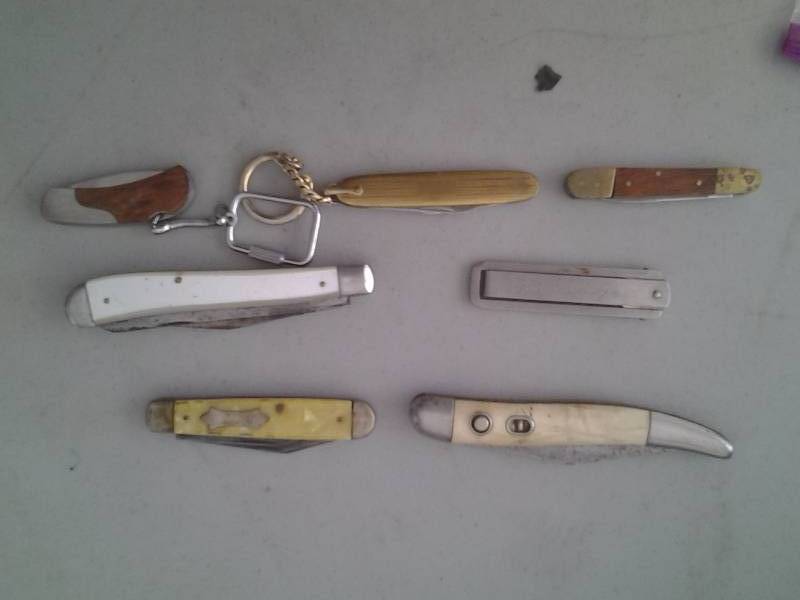 lot 34 image: 6-Pocket Jack Knives (1-Switchblade)