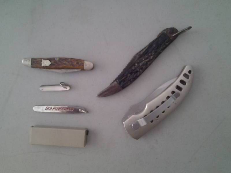 lot 35 image: 6-Pocket Jack Knives